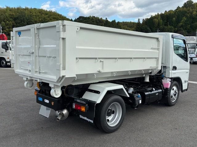 MITSUBISHI CANTER 2025