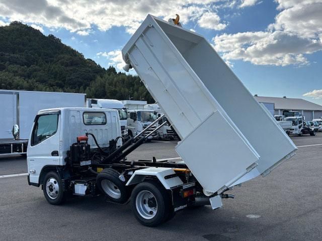 MITSUBISHI CANTER 2025