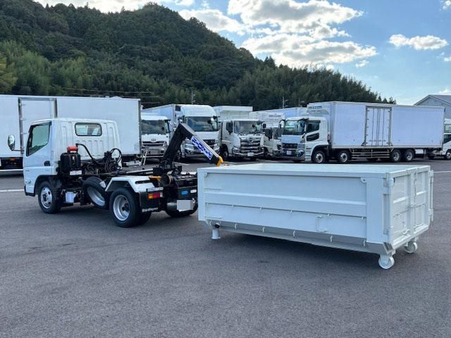 MITSUBISHI CANTER 2025