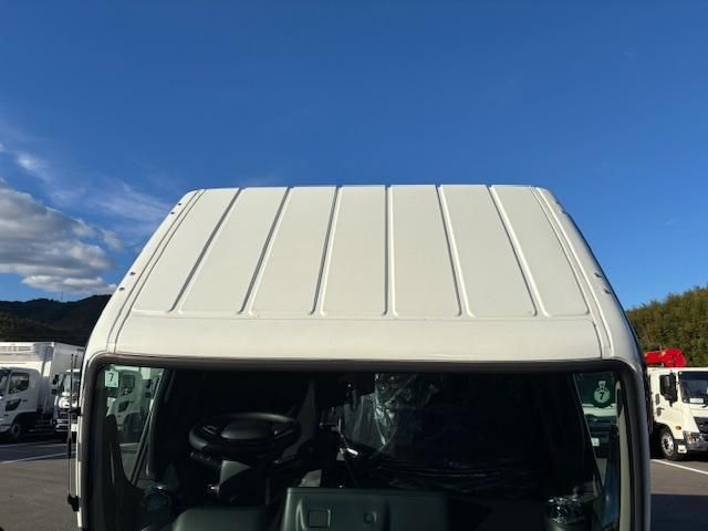 MITSUBISHI CANTER 2025