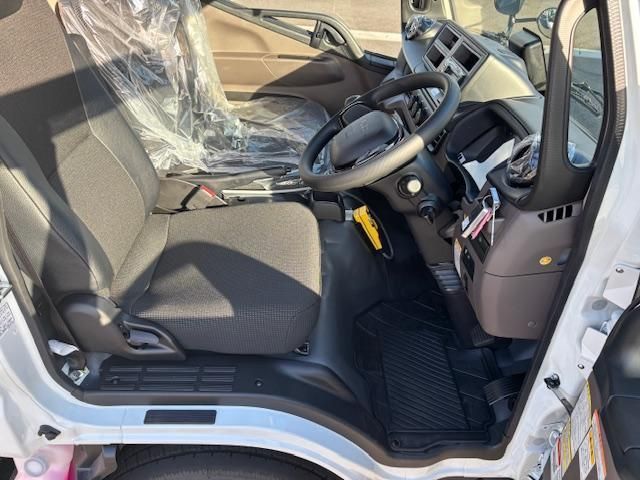 MITSUBISHI CANTER 2025