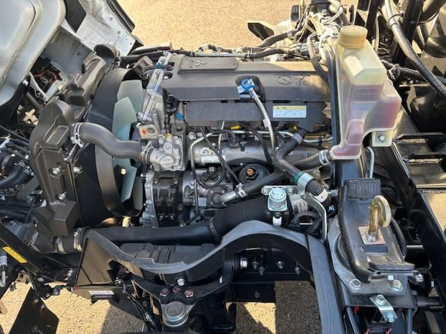 MITSUBISHI CANTER 2025