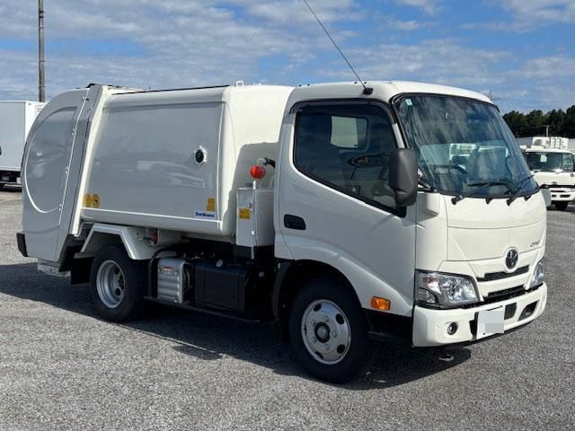 TOYOTA DYNA 2025