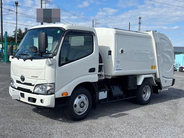 TOYOTA DYNA 2025