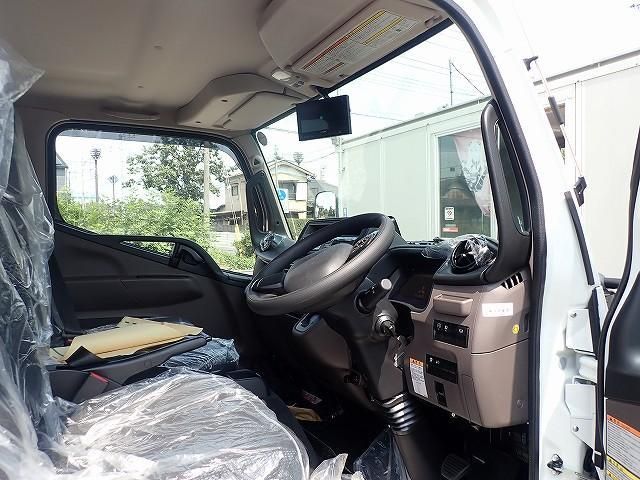 MITSUBISHI CANTER 2025