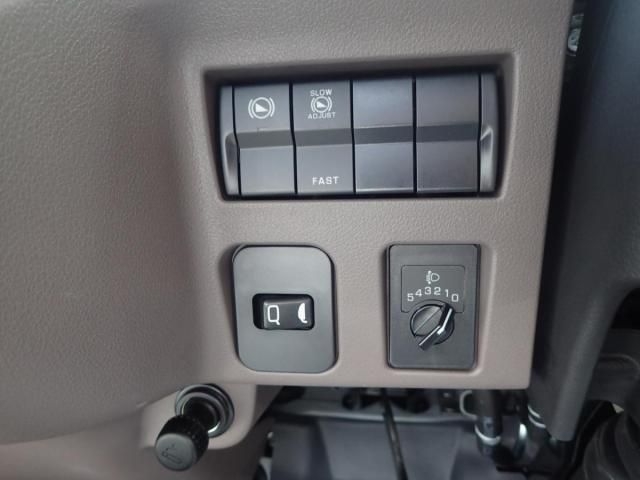 MITSUBISHI CANTER 2025