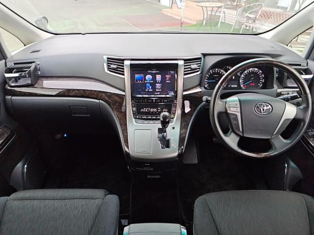 TOYOTA ALPHARD 2013