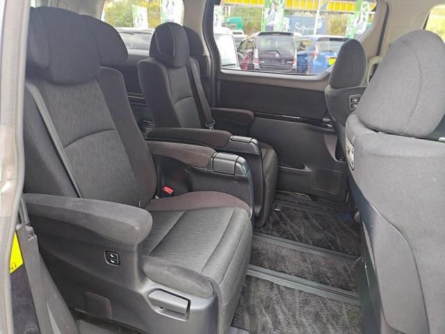 TOYOTA ALPHARD 2013