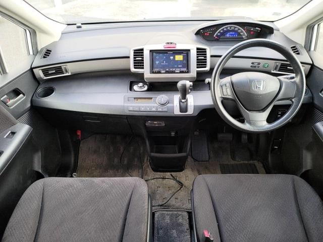 HONDA FREED 2013