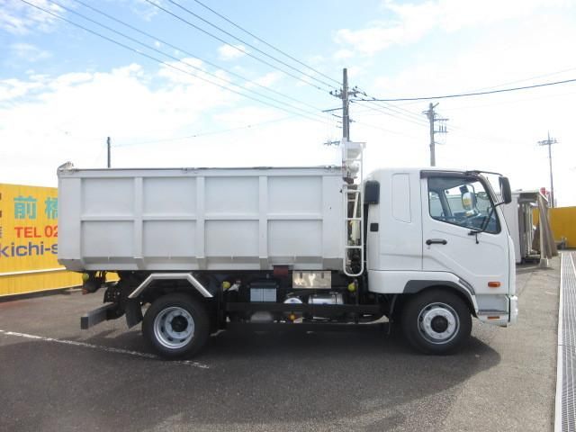 MITSUBISHI FUSOU FIGHTER 2014