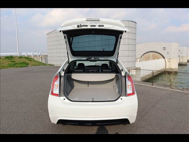 TOYOTA PRIUS 2013