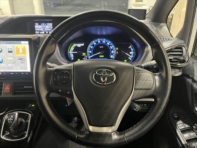 TOYOTA NOAH 2016
