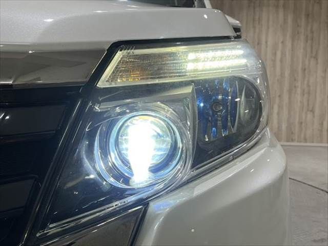 TOYOTA NOAH 2016