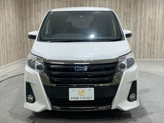 TOYOTA NOAH 2016