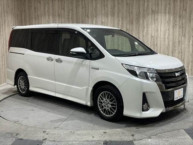 TOYOTA NOAH 2016