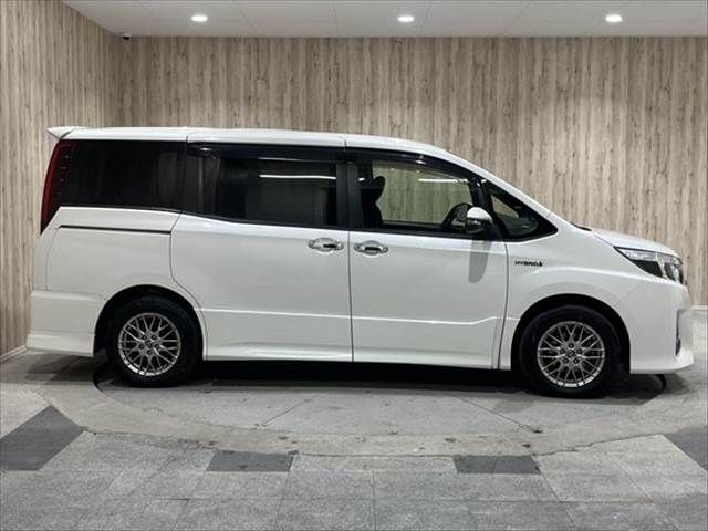 TOYOTA NOAH 2016