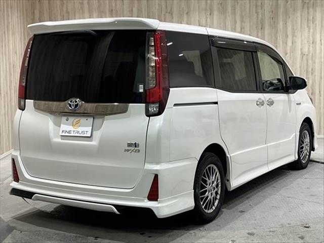 TOYOTA NOAH 2016