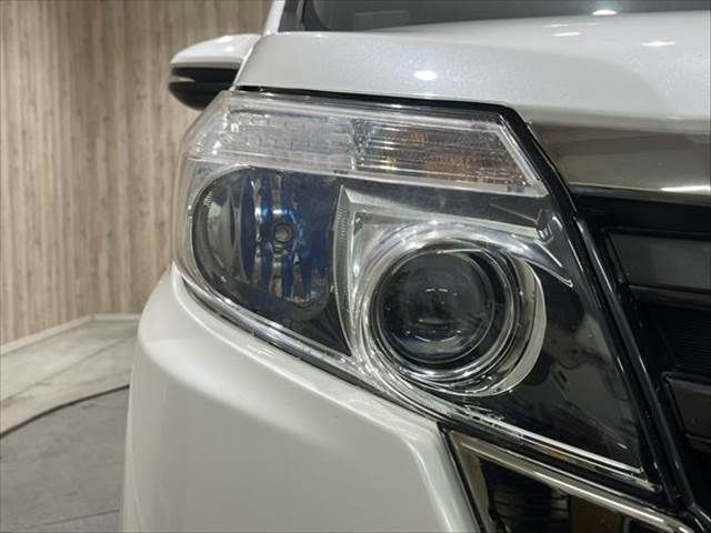 TOYOTA NOAH 2016