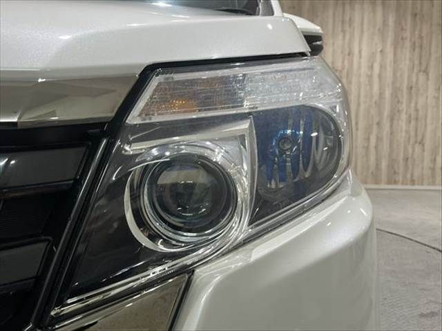 TOYOTA NOAH 2016