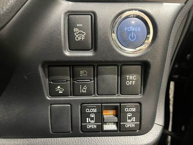 TOYOTA ESQUIRE HYBRID 2016