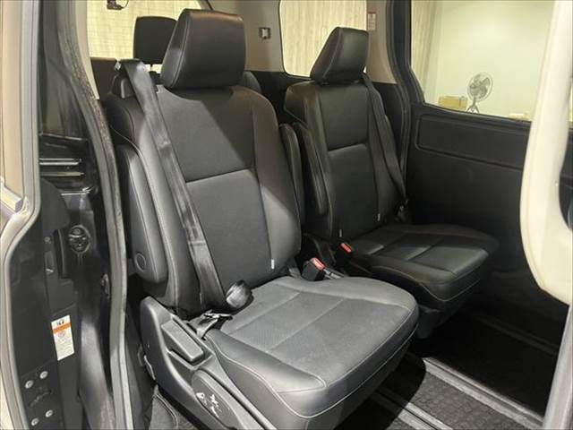 TOYOTA ESQUIRE HYBRID 2016