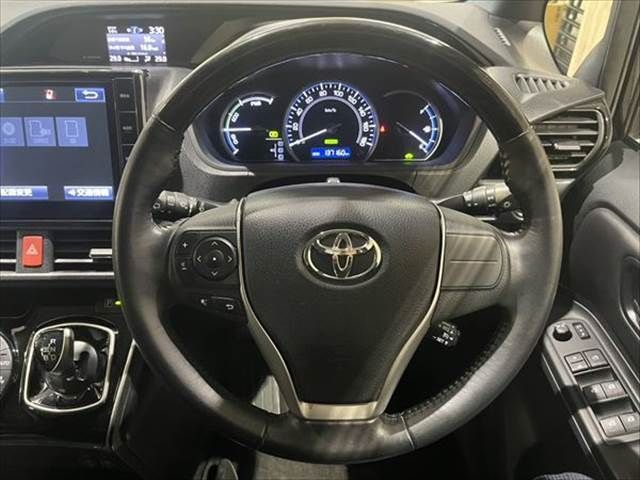 TOYOTA ESQUIRE HYBRID 2016