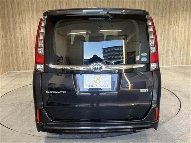 TOYOTA ESQUIRE HYBRID 2016