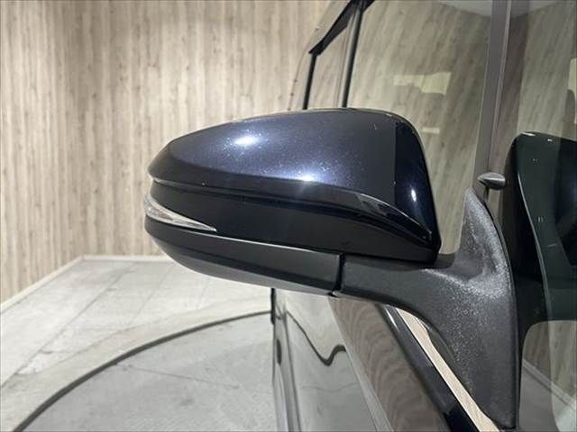 TOYOTA ESQUIRE HYBRID 2016