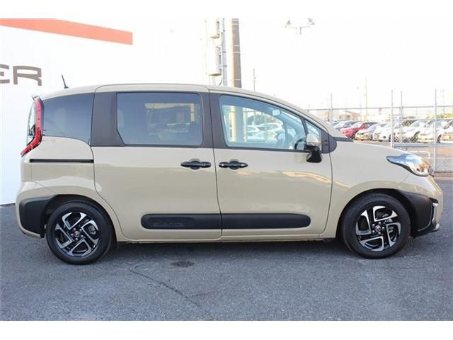 TOYOTA SIENTA HYBRID 2023