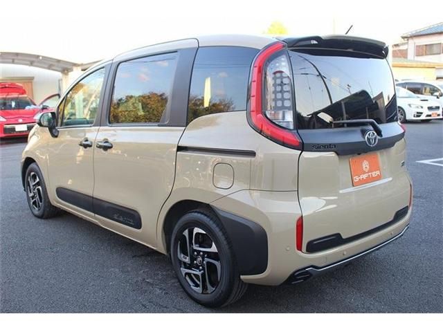 TOYOTA SIENTA HYBRID 2023