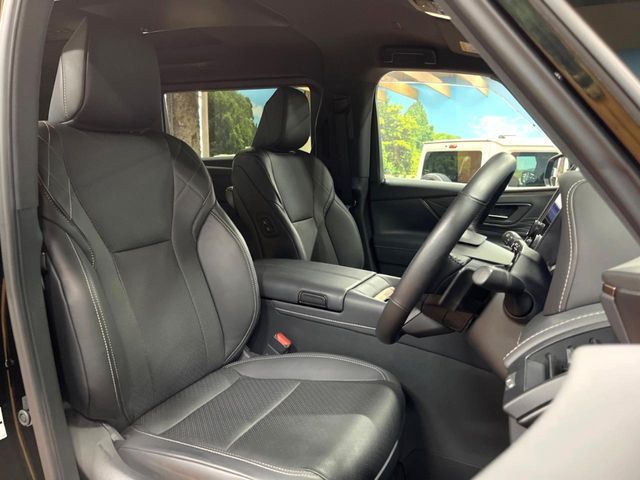 TOYOTA VELLFIRE  HYBRID 2023