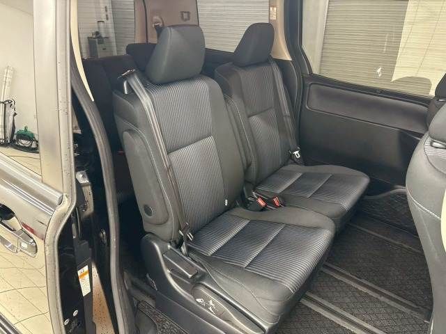 TOYOTA NOAH HYBRID 2016