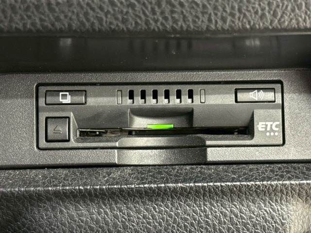 TOYOTA NOAH HYBRID 2016