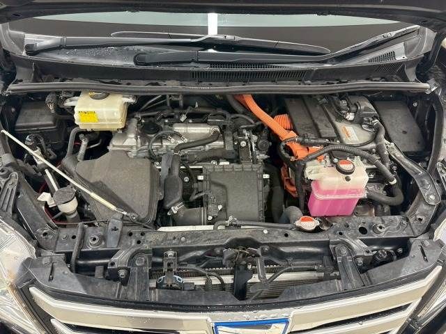 TOYOTA NOAH HYBRID 2016