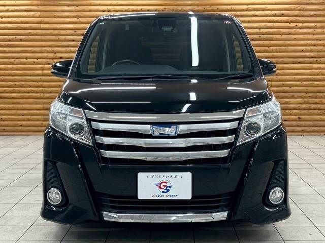 TOYOTA NOAH HYBRID 2016