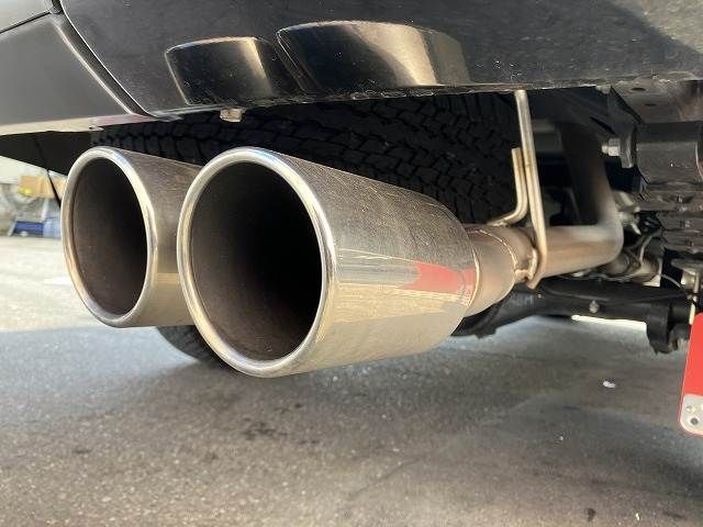 TOYOTA HILUX 4WD 2023