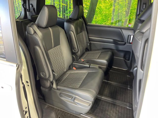 TOYOTA NOAH HYBRID 2023