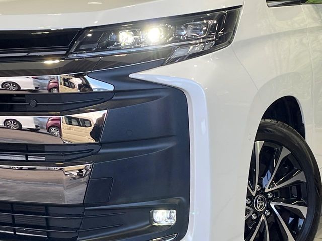 TOYOTA NOAH HYBRID 2023