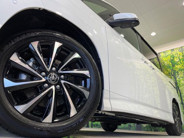 TOYOTA NOAH HYBRID 2023