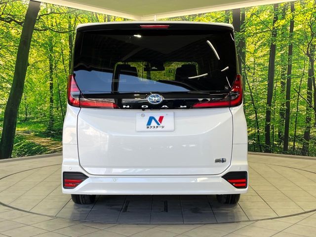 TOYOTA NOAH HYBRID 2023