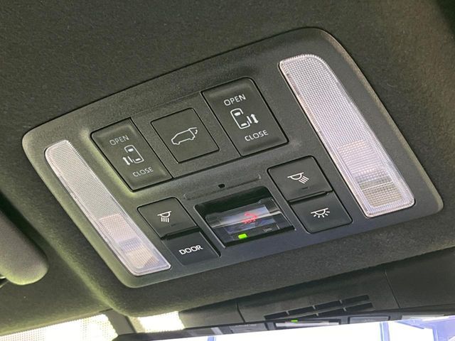 TOYOTA VOXY HYBRID 2023