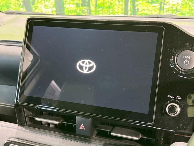 TOYOTA VOXY HYBRID 2023