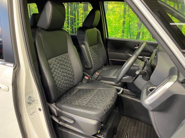 TOYOTA VOXY HYBRID 2023