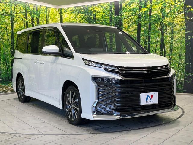 TOYOTA VOXY HYBRID 2023