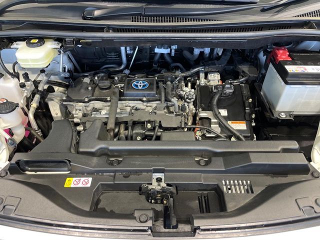 TOYOTA VOXY HYBRID 2023