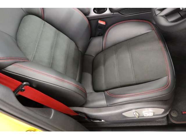 PORSCHE PORSCHE Macan 2023