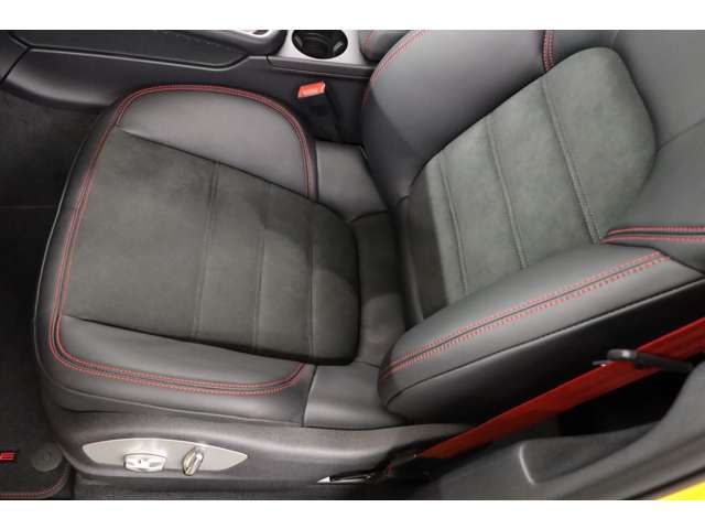 PORSCHE PORSCHE Macan 2023