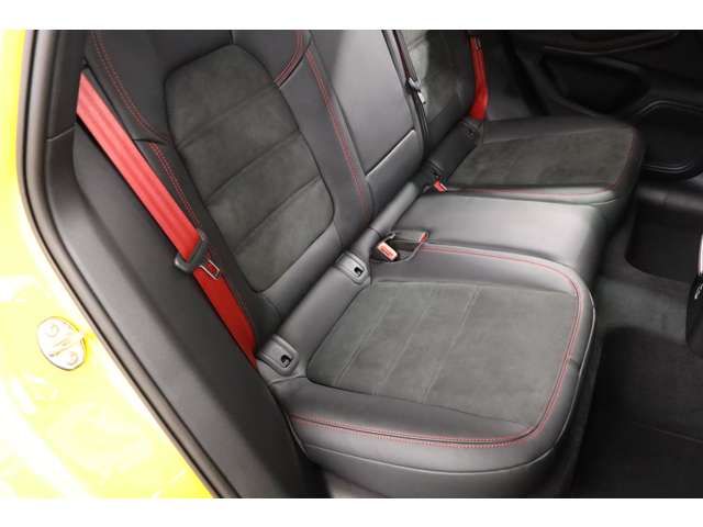 PORSCHE PORSCHE Macan 2023