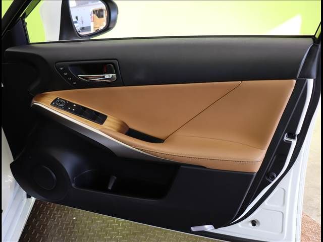 TOYOTA LEXUS IS300h 2013