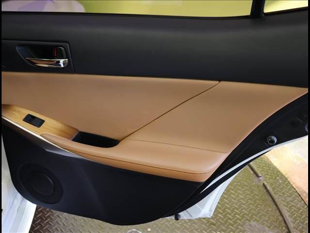 TOYOTA LEXUS IS300h 2013